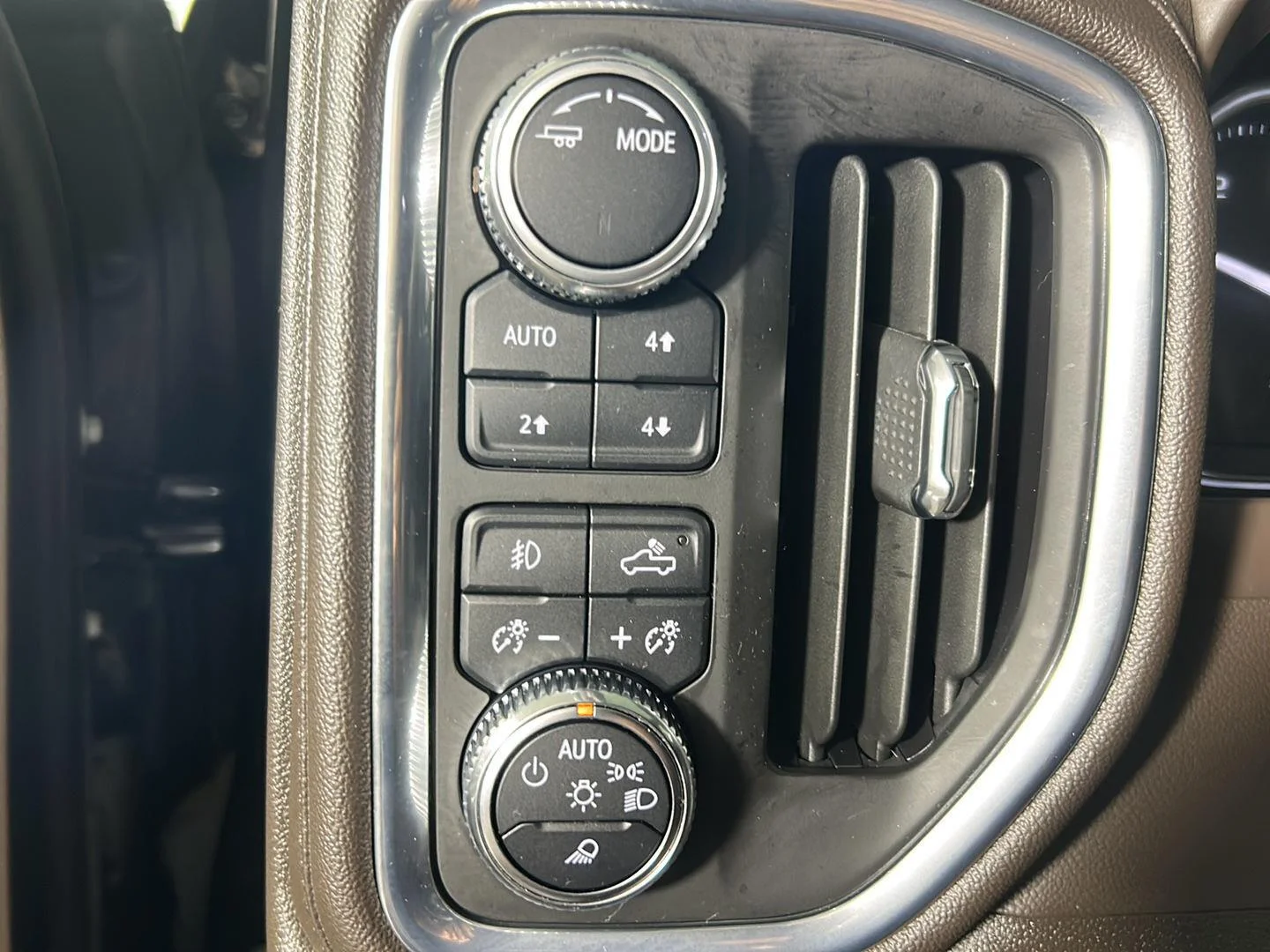 Used 2022 Onyx Black GMC Denali image 24