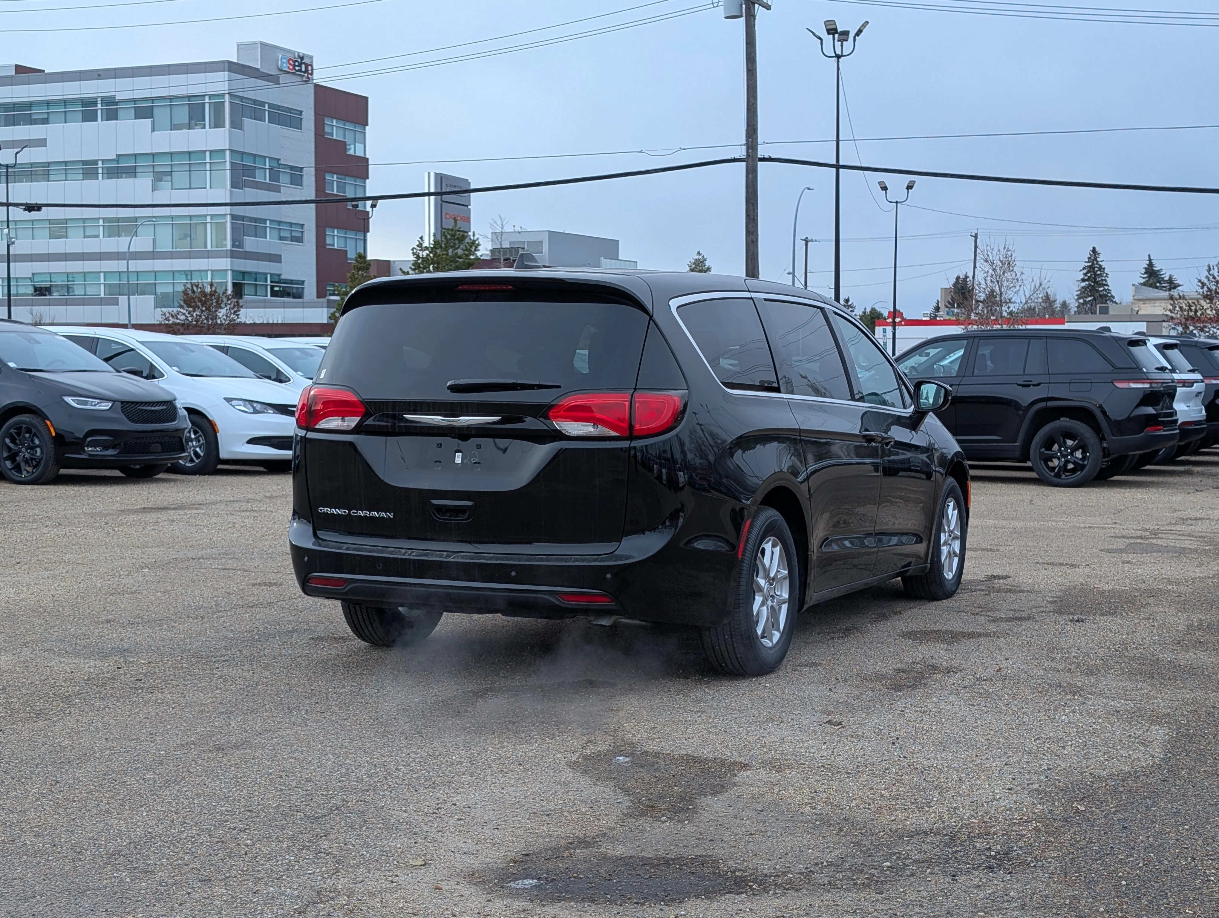 New 2026 Diamond Black Crystal Pearl Chrysler SXT image 7