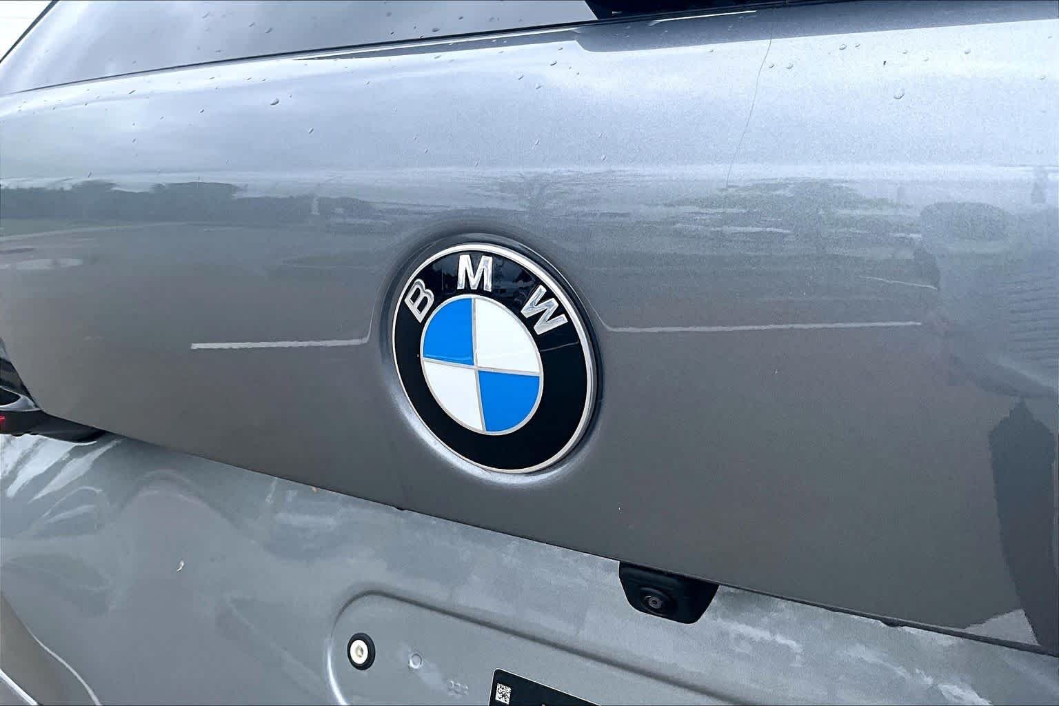 Used 2026 Skyscraper Grey Metallic BMW xDrive40i image 30