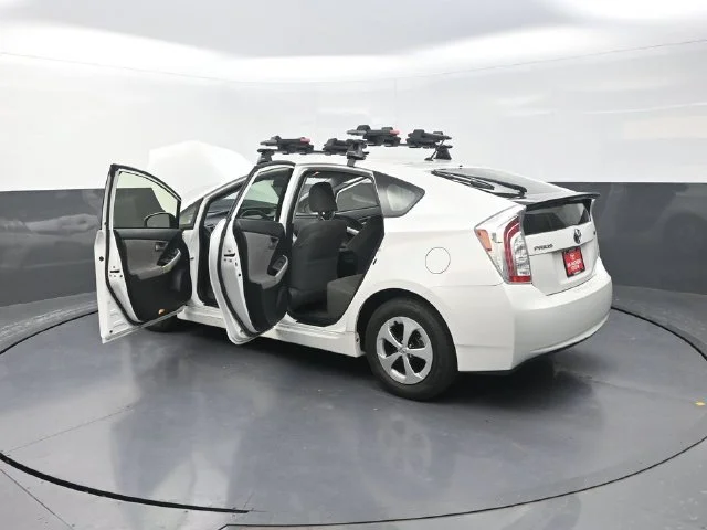 Used 2013 White Toyota Two image 43