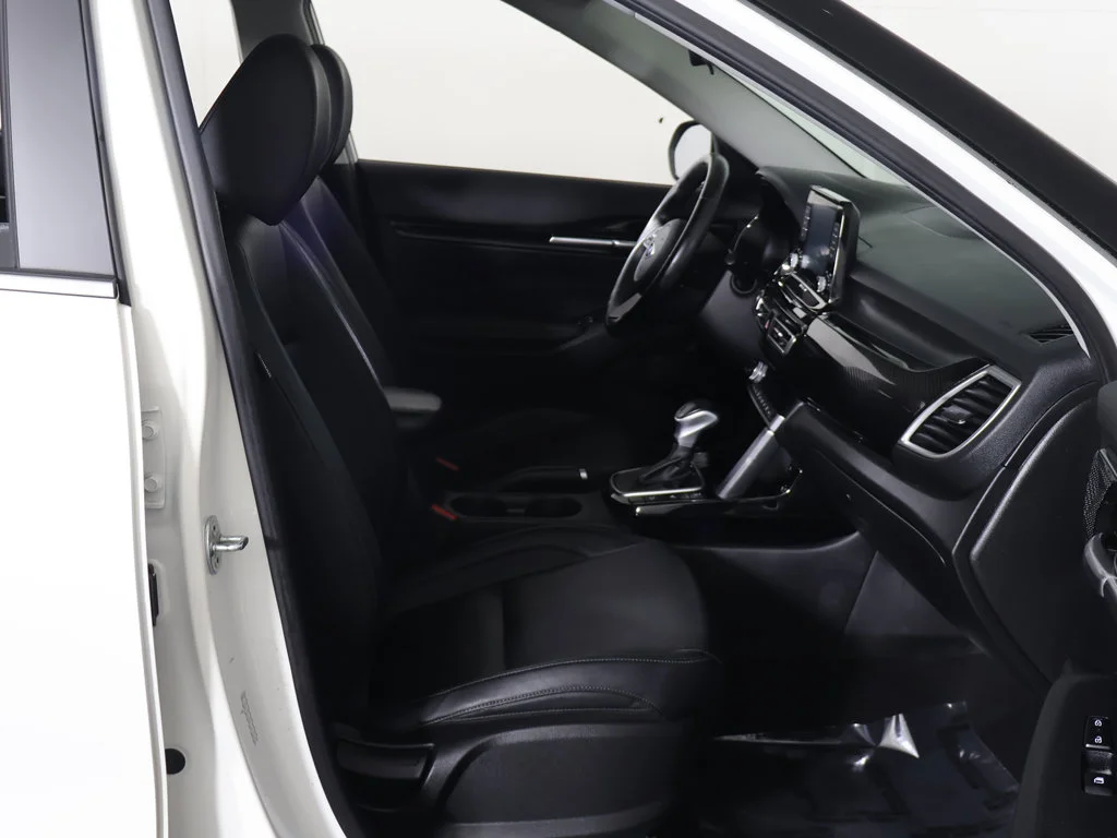 Used 2021 White Kia EX image 27