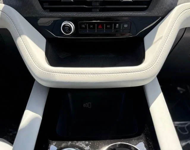 New 2026 Star White Metallic Tri-Coat Ford Platinum™ image 26