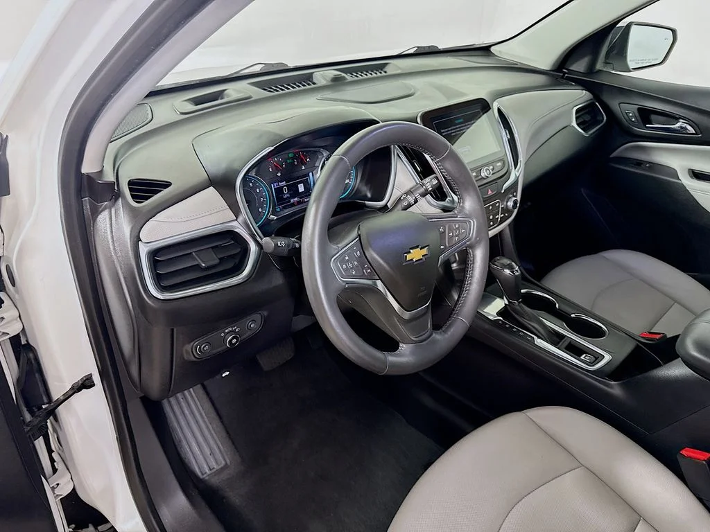 Used 2018 Iridescent Pearl Tricoat Chevrolet Premier image 10