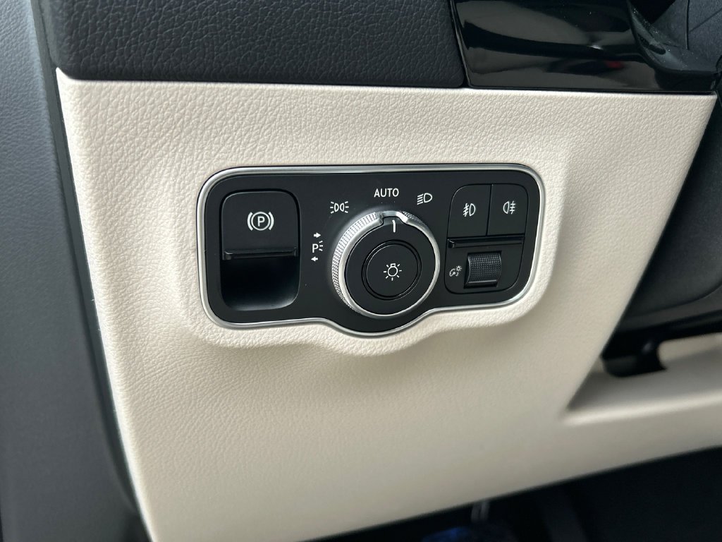 New 2026 Polar White Mercedes-Benz GLA 250 image 13