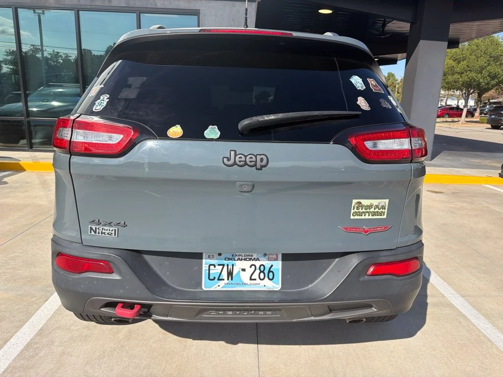 Used 2015 Gray Jeep Trailhawk image 4