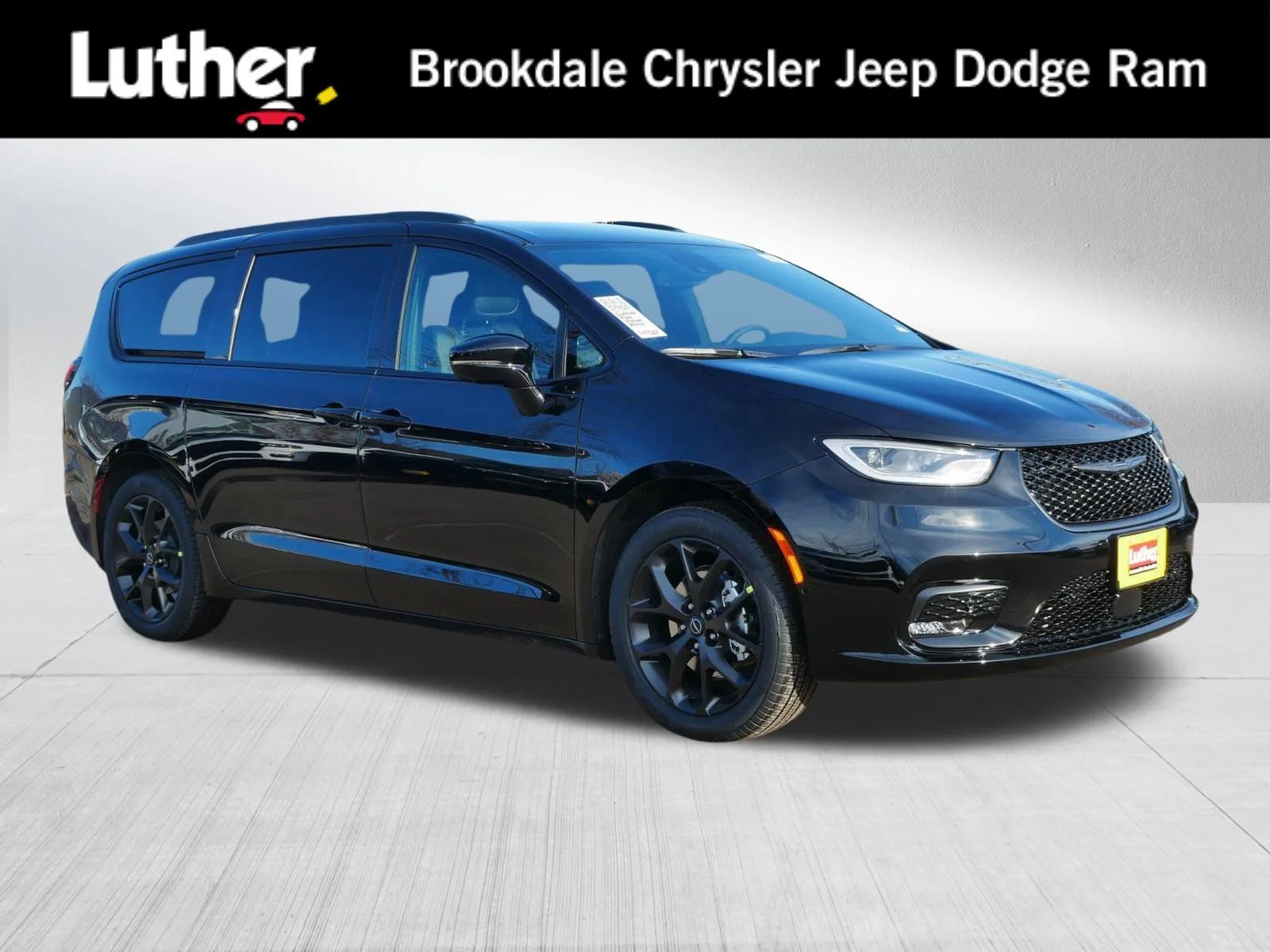 2026 Chrysler Pacifica Select's photo