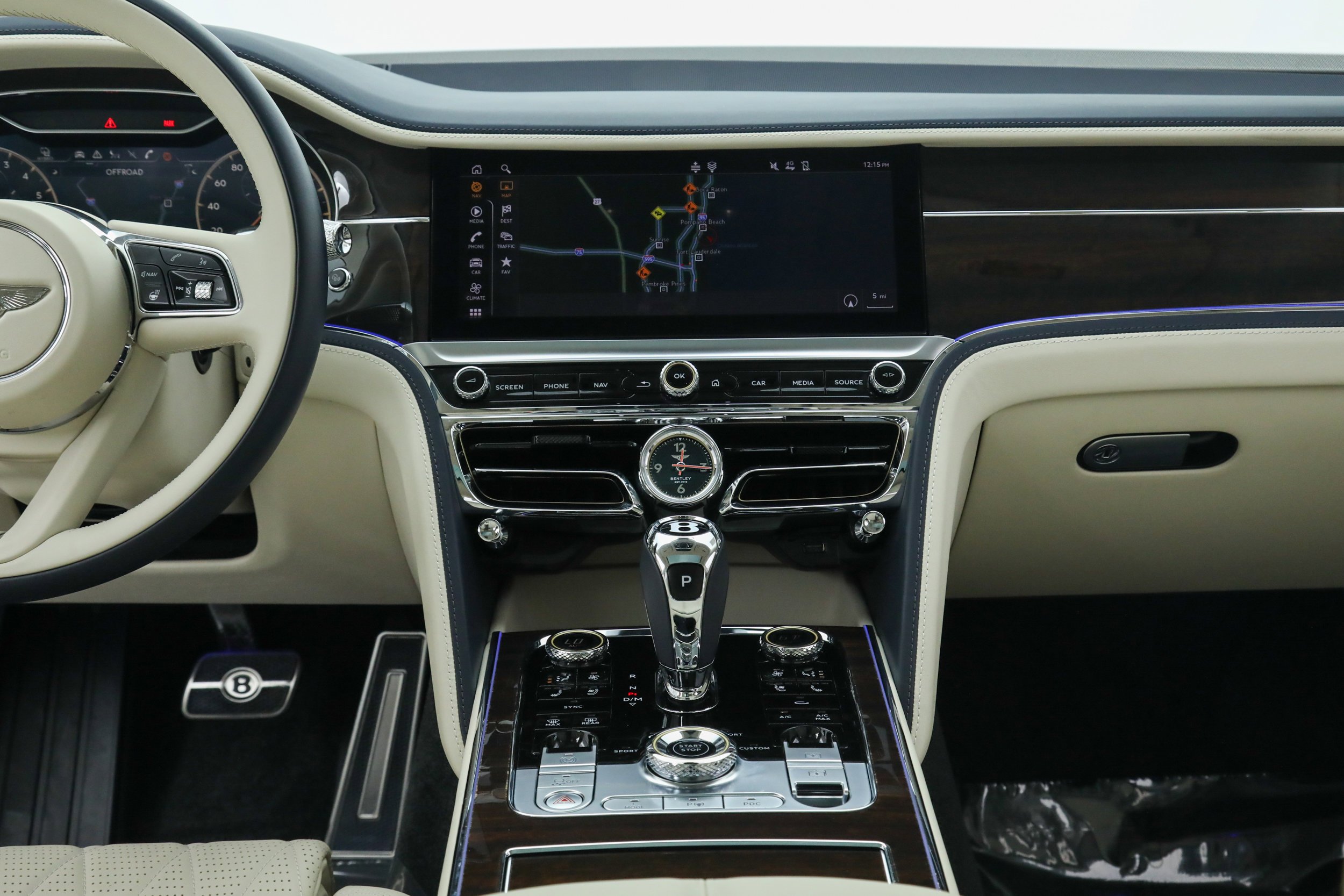 Used 2022 White Bentley  image 33