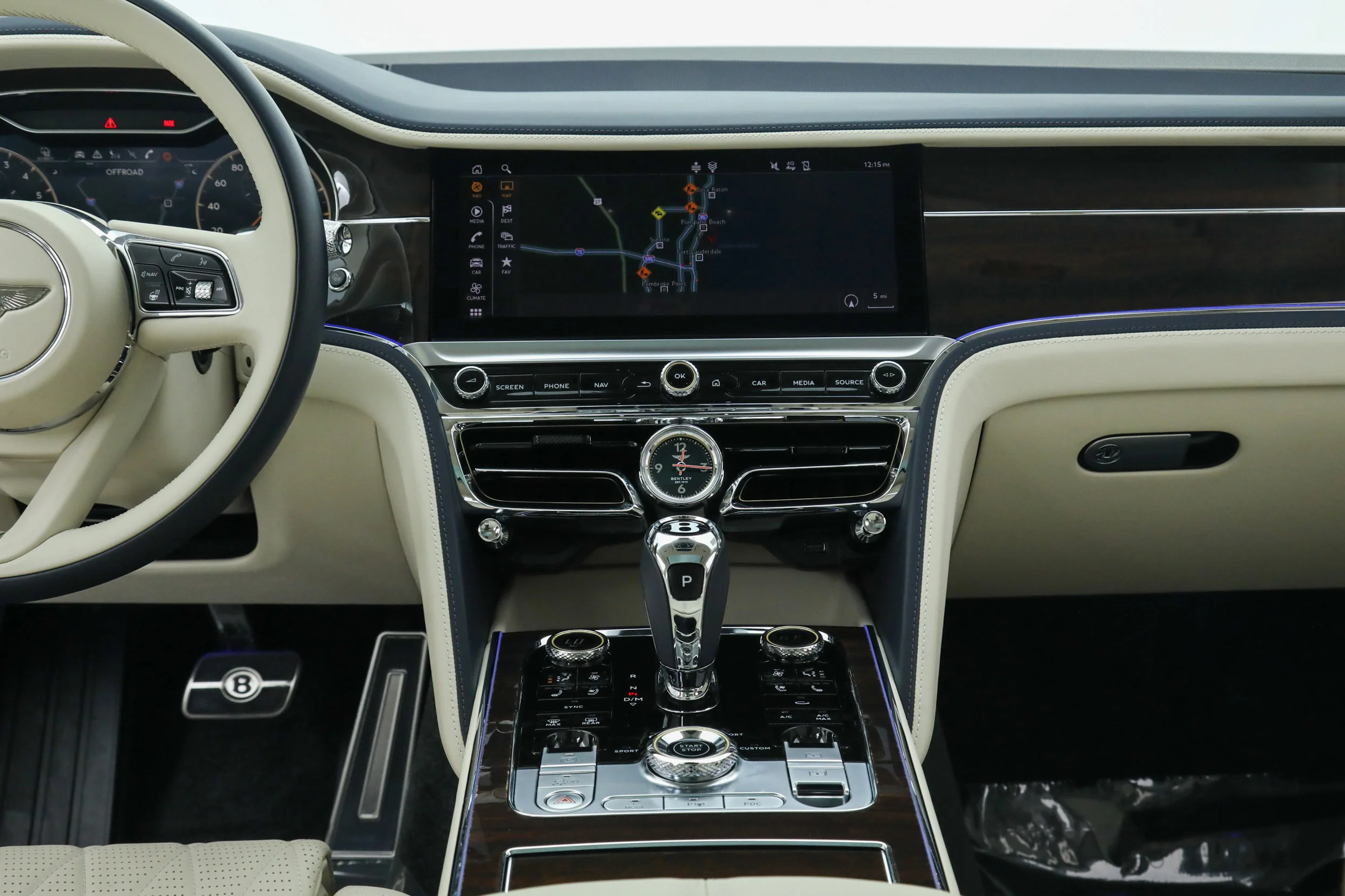 Used 2022 White Bentley  image 33