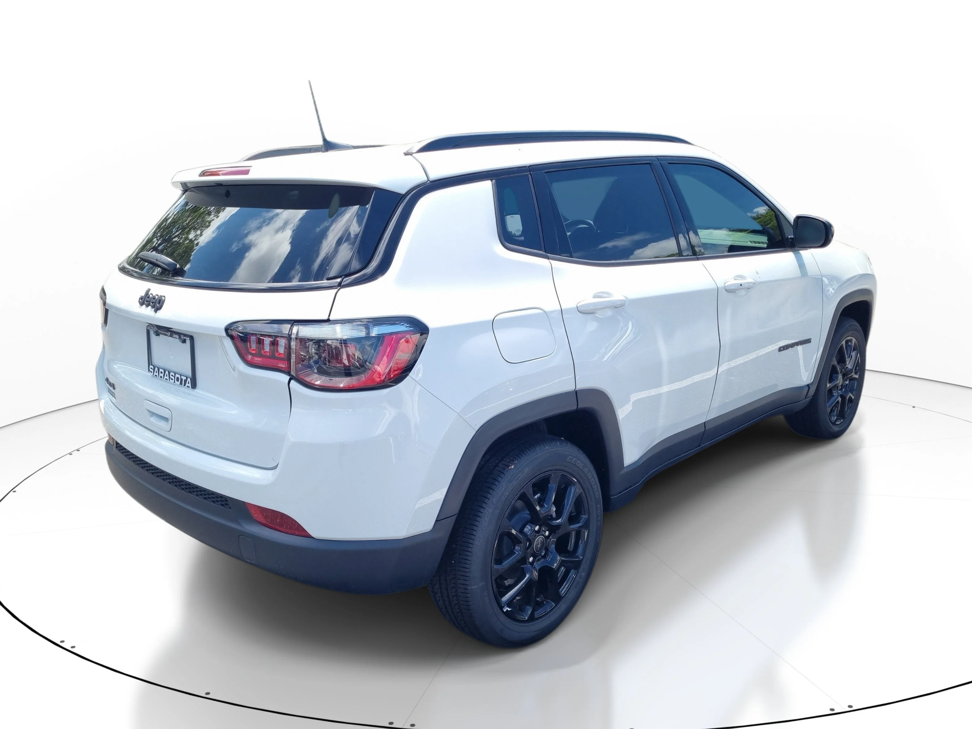 New 2026 Bright White Clearcoat Jeep Latitude image 6