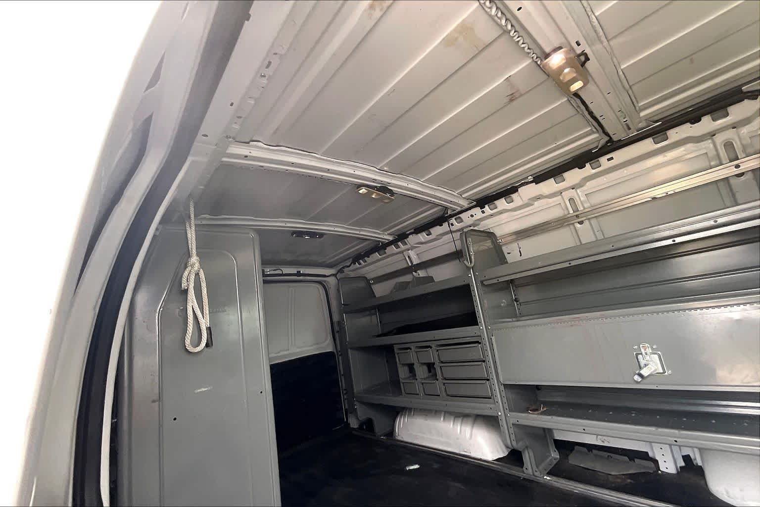 Used 2021 Summit White Chevrolet  image 16