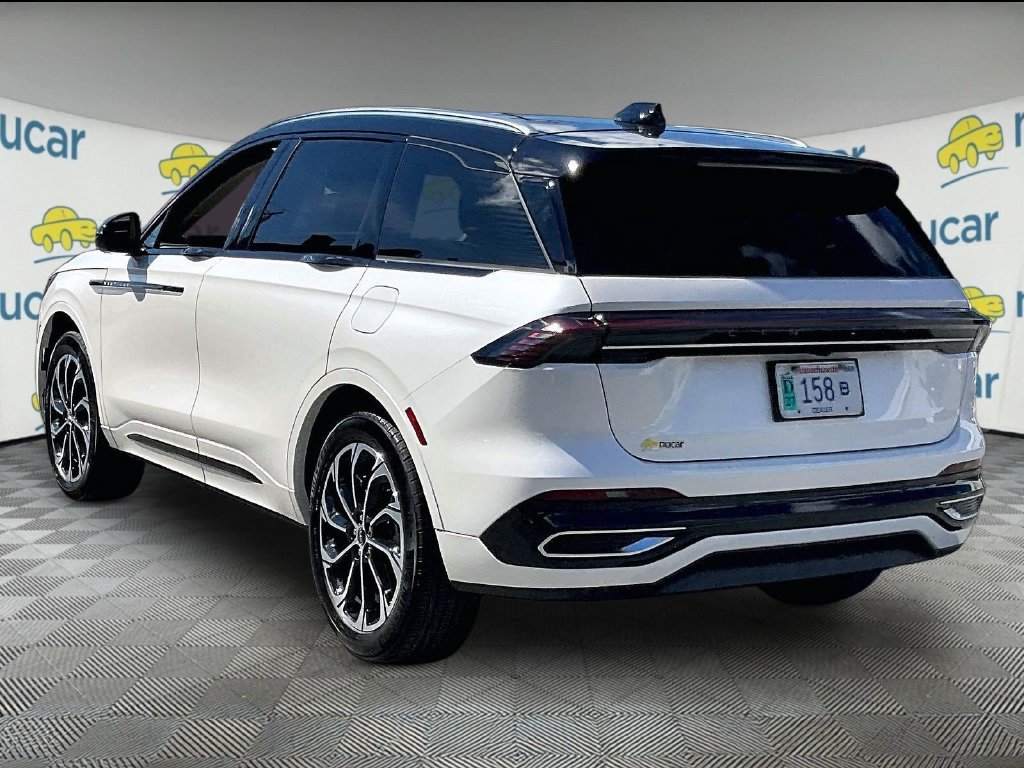 Used 2025 White Lincoln Reserve image 4