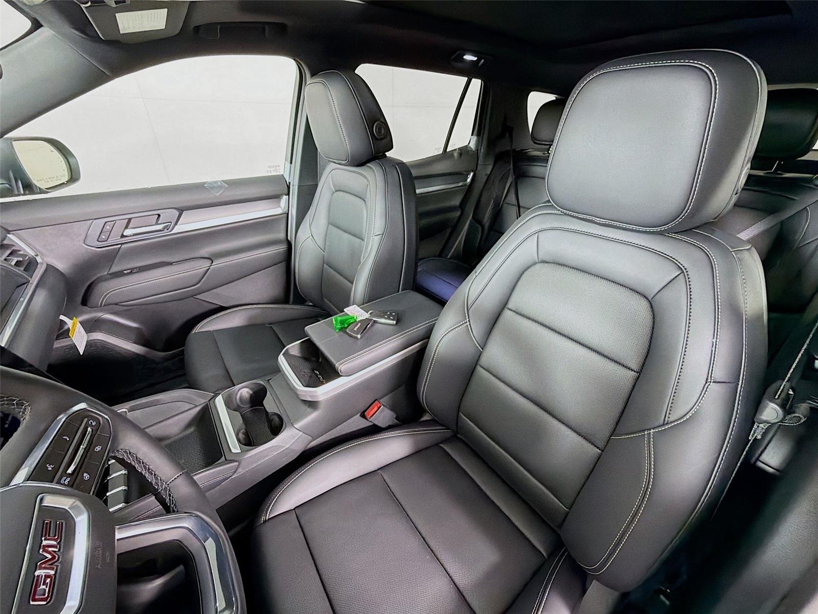 New 2027 Sterling Metallic GMC AWD Elevation image 2