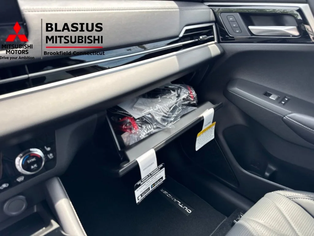 New 2026 Gray Mitsubishi SEL image 31