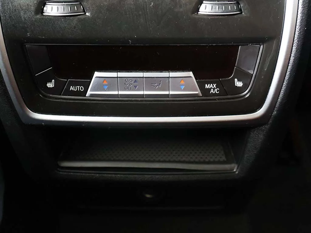 Used 2022 Black BMW M50i image 60