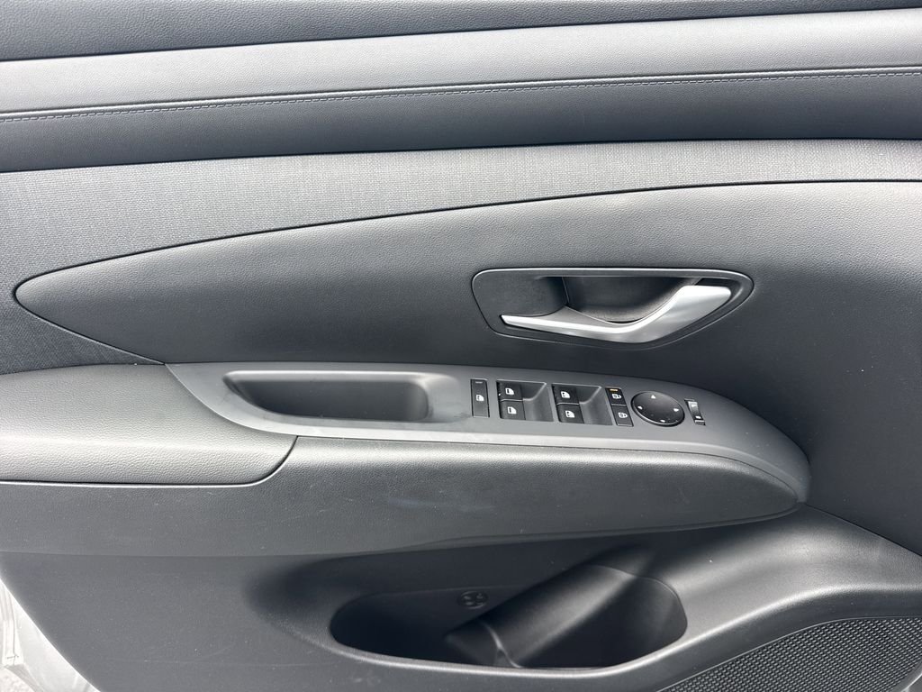 Used 2025 Silver Hyundai SEL Convenience image 10