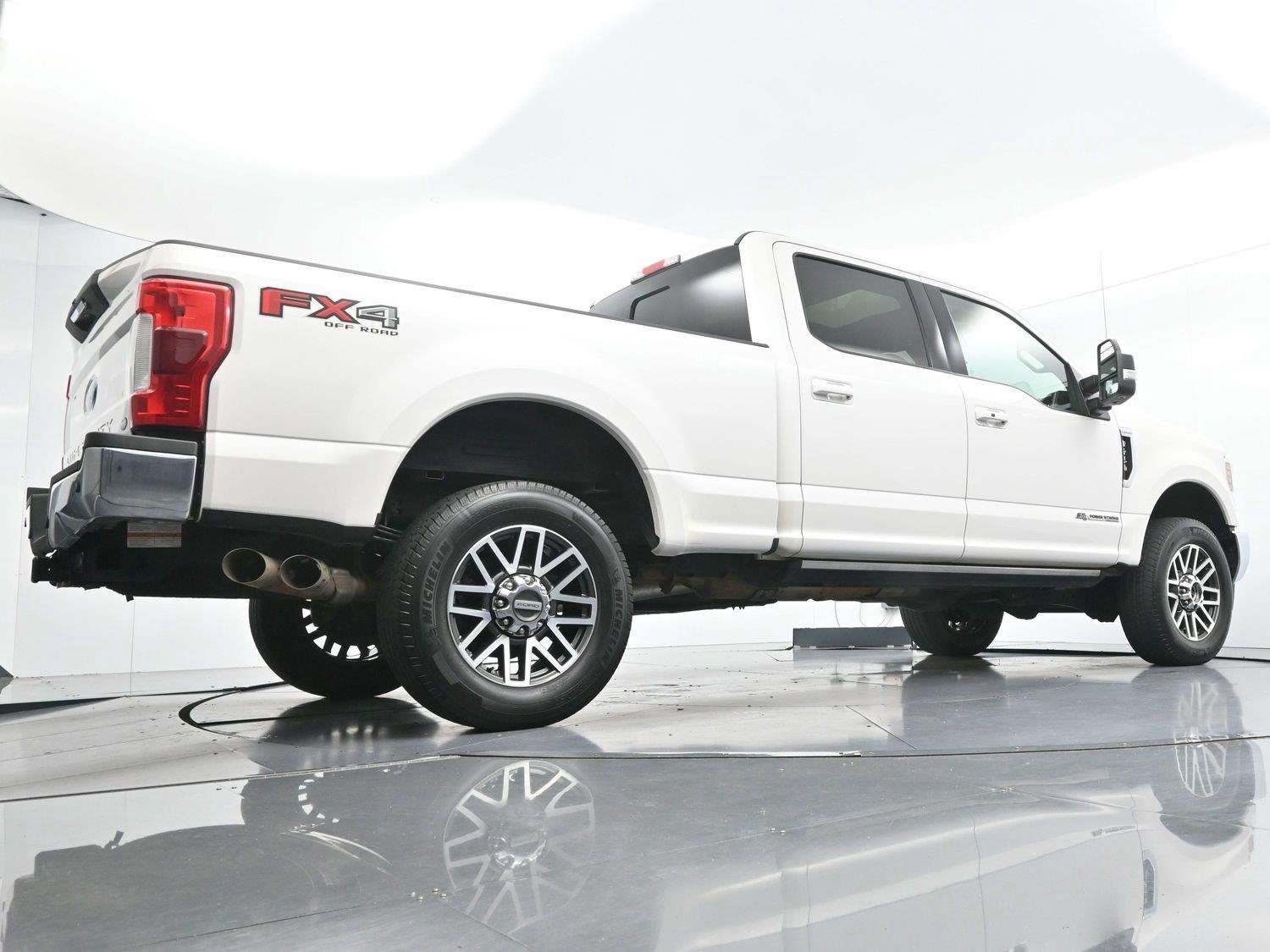 Used 2019 White Platinum Metallic Tri-Coat Ford Lariat image 51