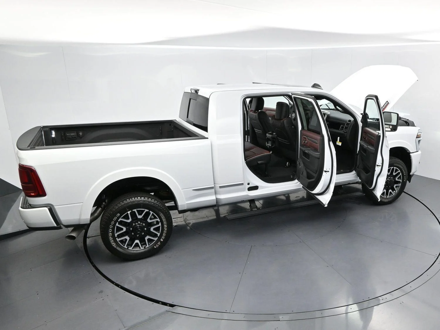 Used 2025 White Ram Limited image 44