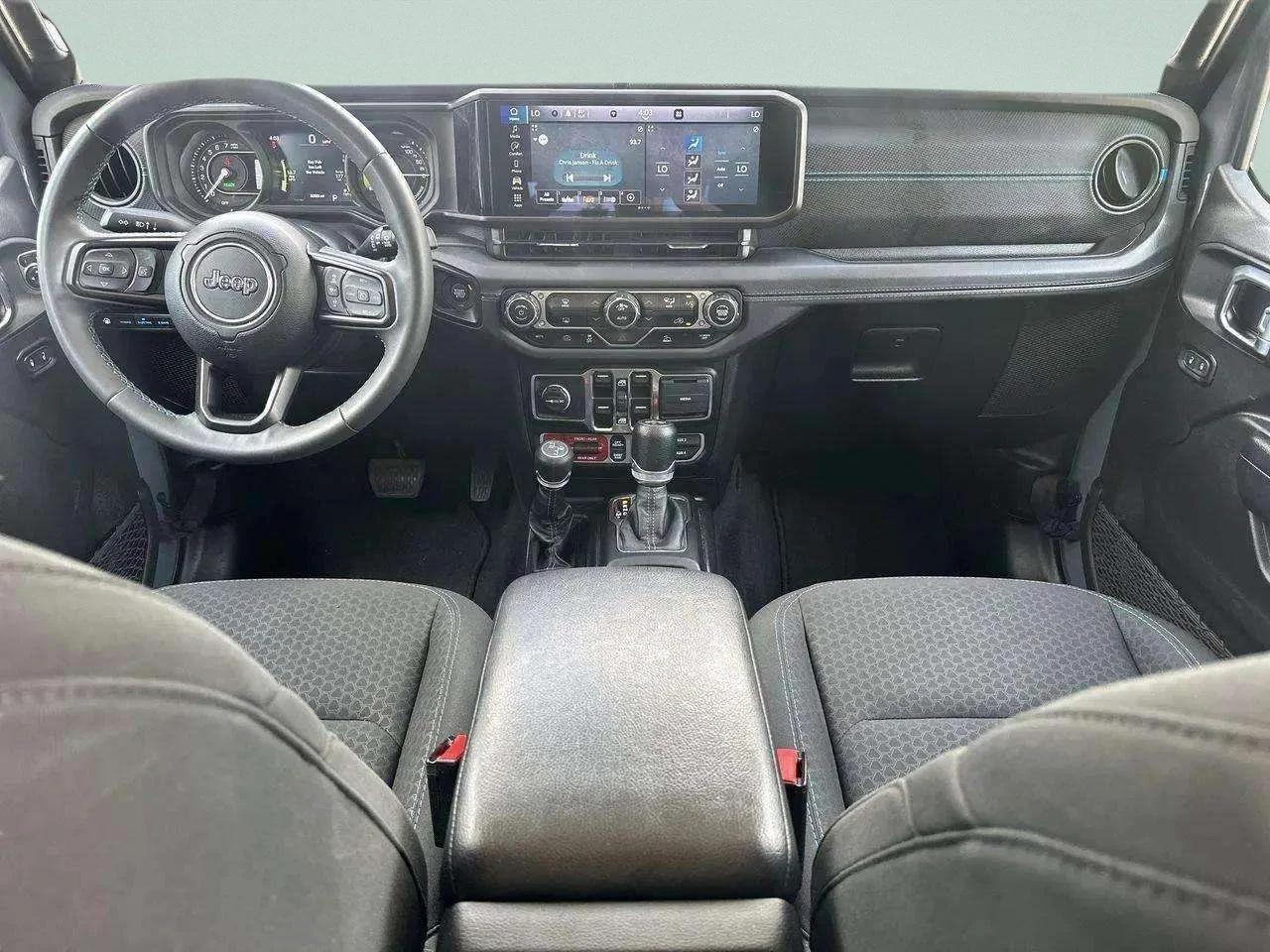 Used 2024 Anvil Clear Coat Jeep Rubicon image 18
