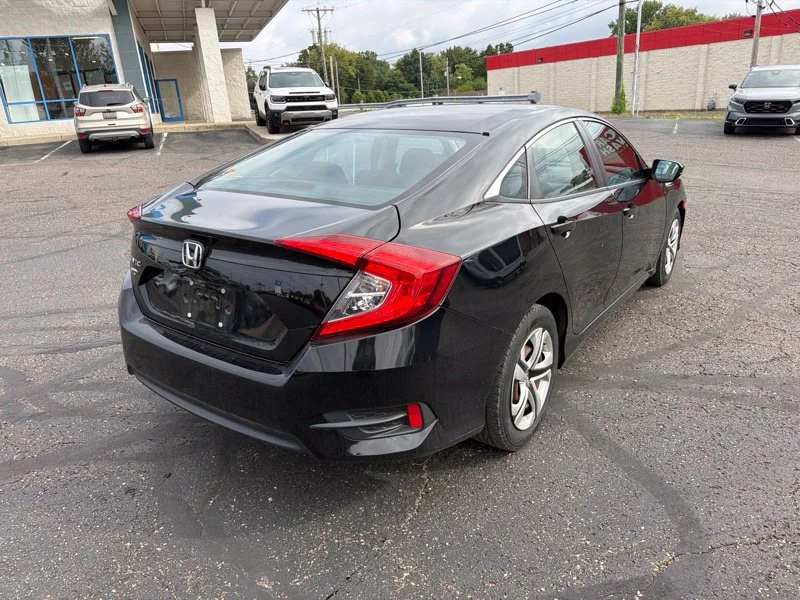 Used 2018  Honda LX image 6