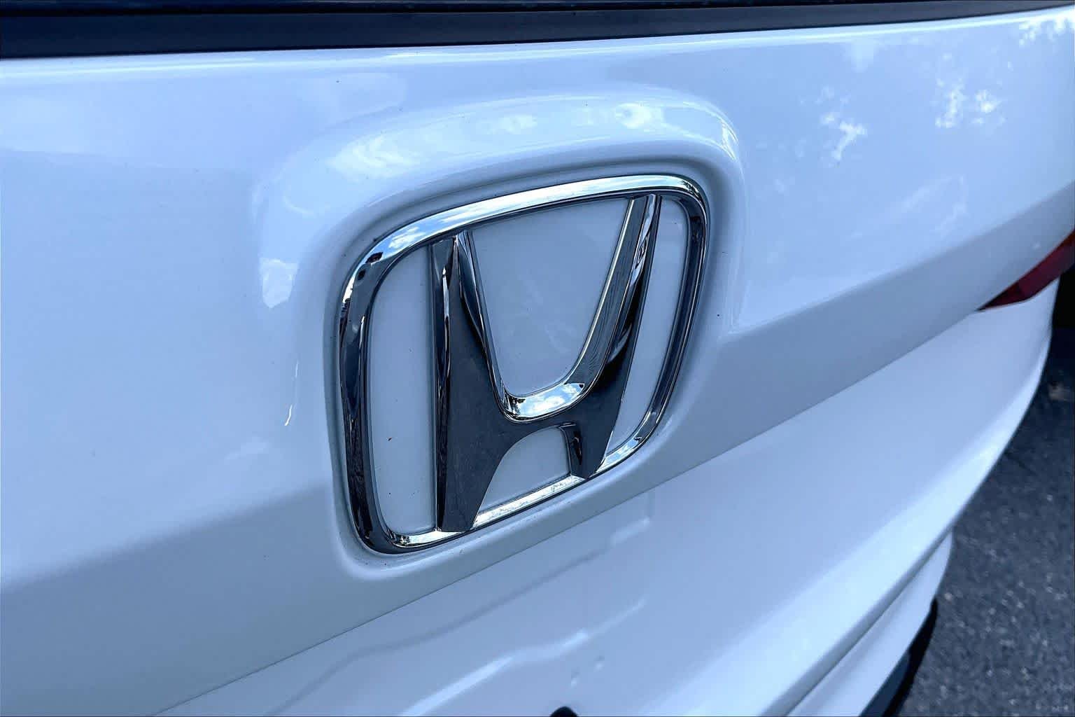 Used 2025 Platinum White Pearl Honda EX image 30