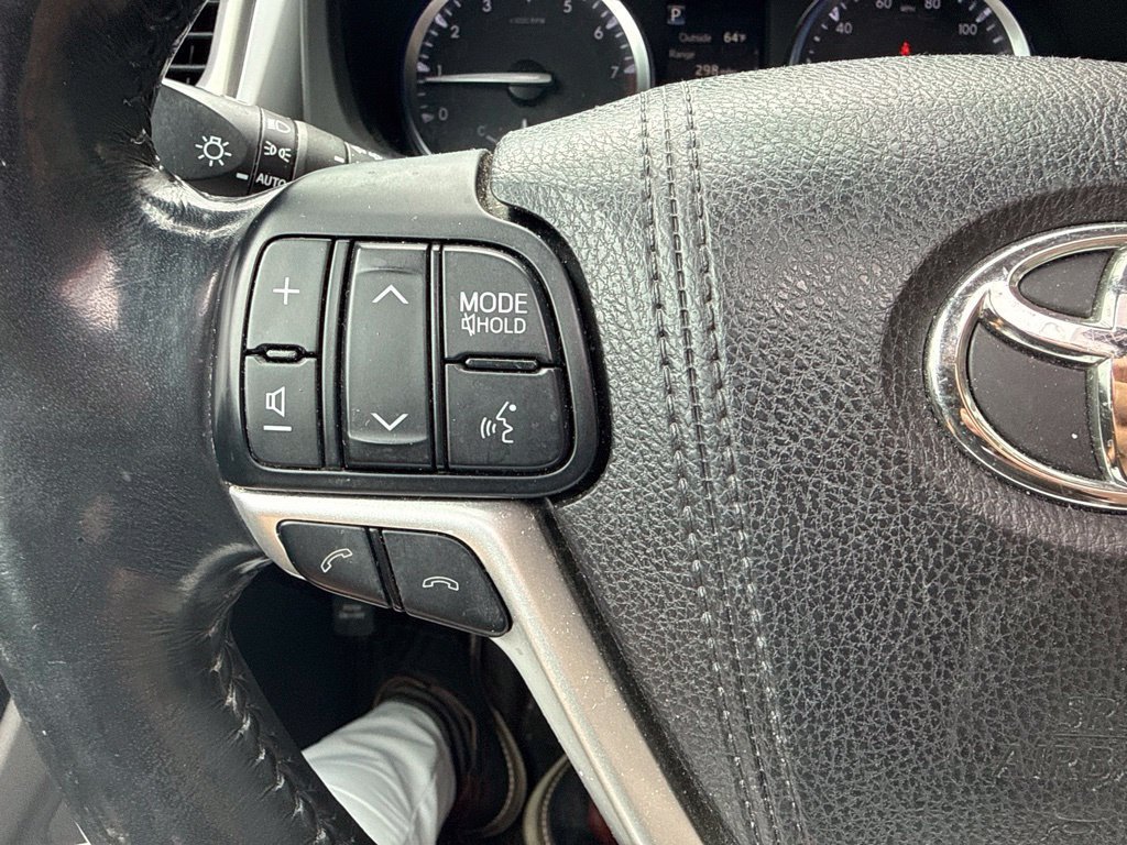 Certified Used 2017 Blizzard Pearl Toyota Limited Platinum image 26