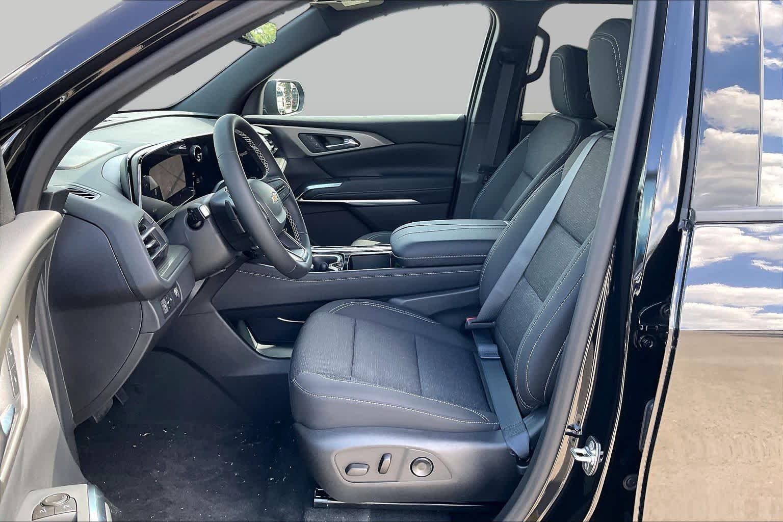 2027 Chevrolet Traverse LT - Photo 10