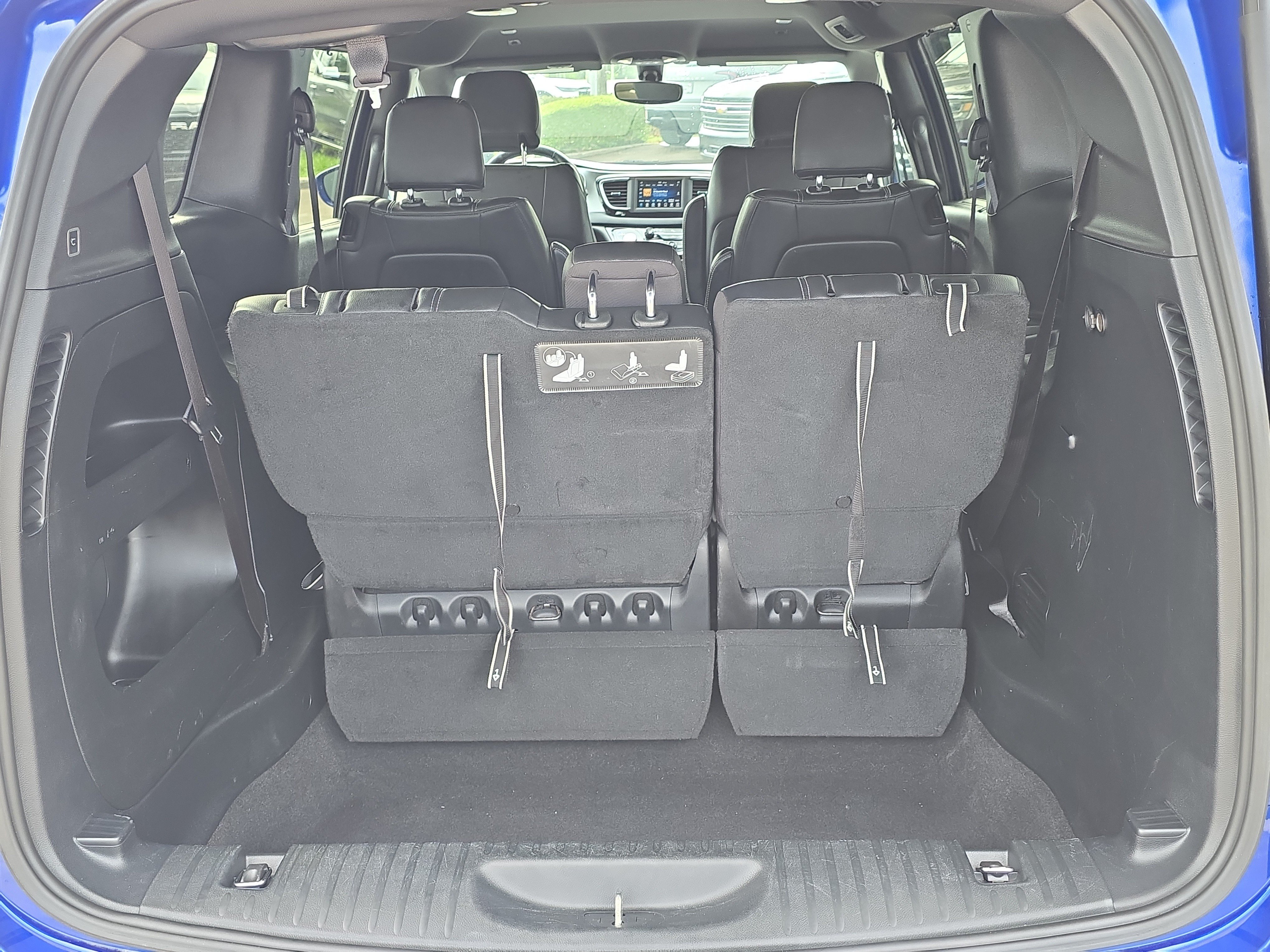 Used 2019 Ocean Blue Metallic Chrysler Touring L image 10