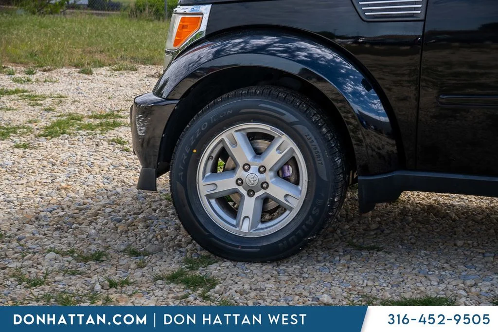 Used 2007 Black Dodge SXT image 27