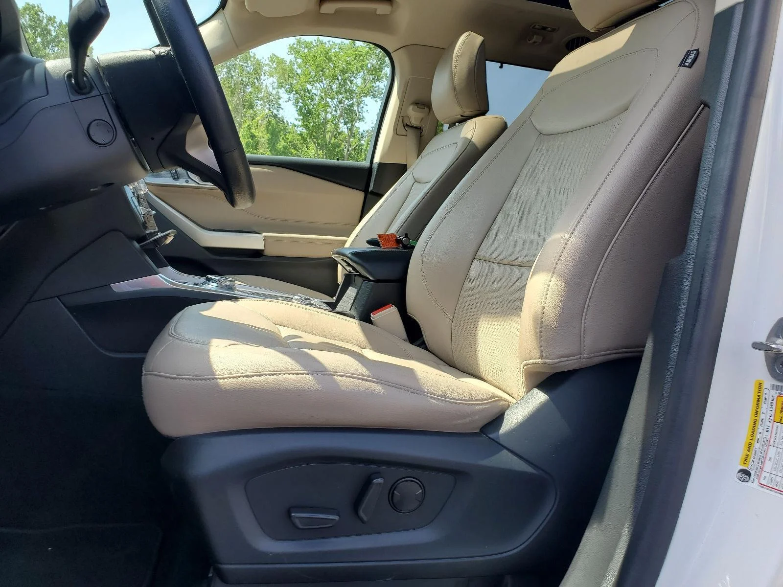 Used 2022 Star White Metallic Tri-Coat Ford Limited image 9