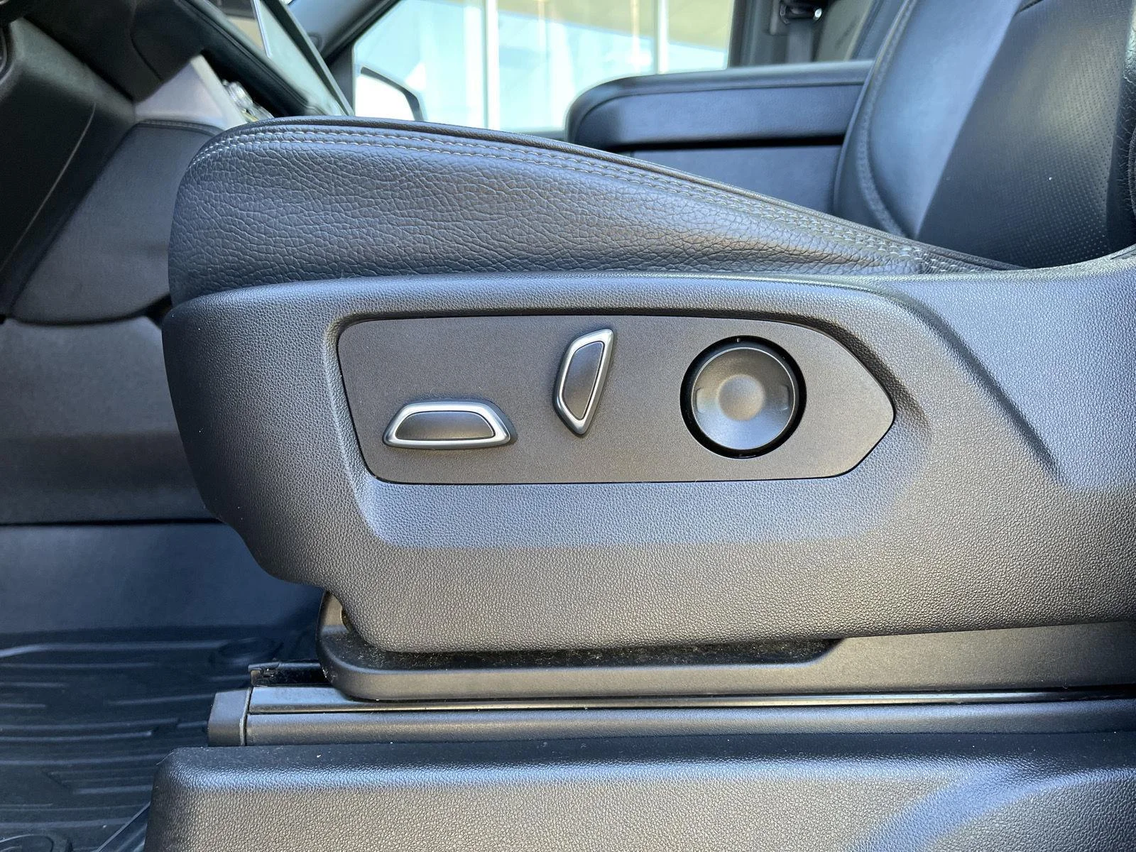 Used 2022 Onyx Black GMC Denali image 16