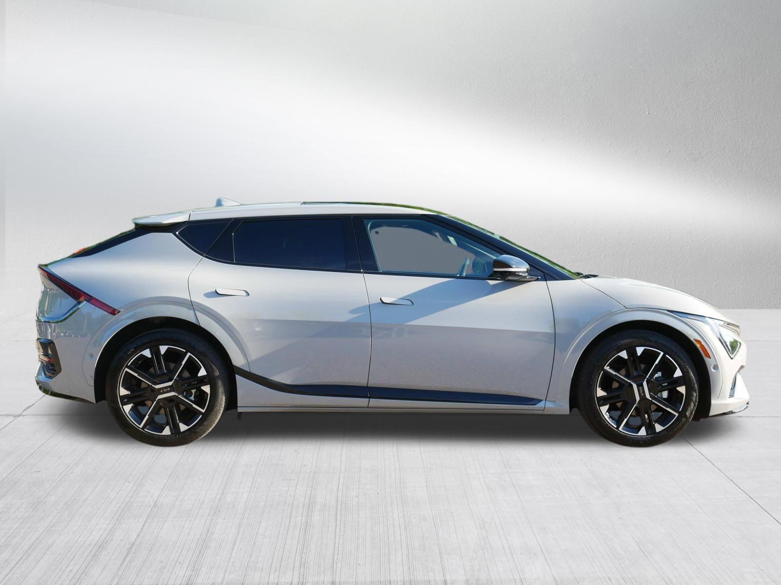 Used 2025 Wolf Gray Kia GT-Line image 8