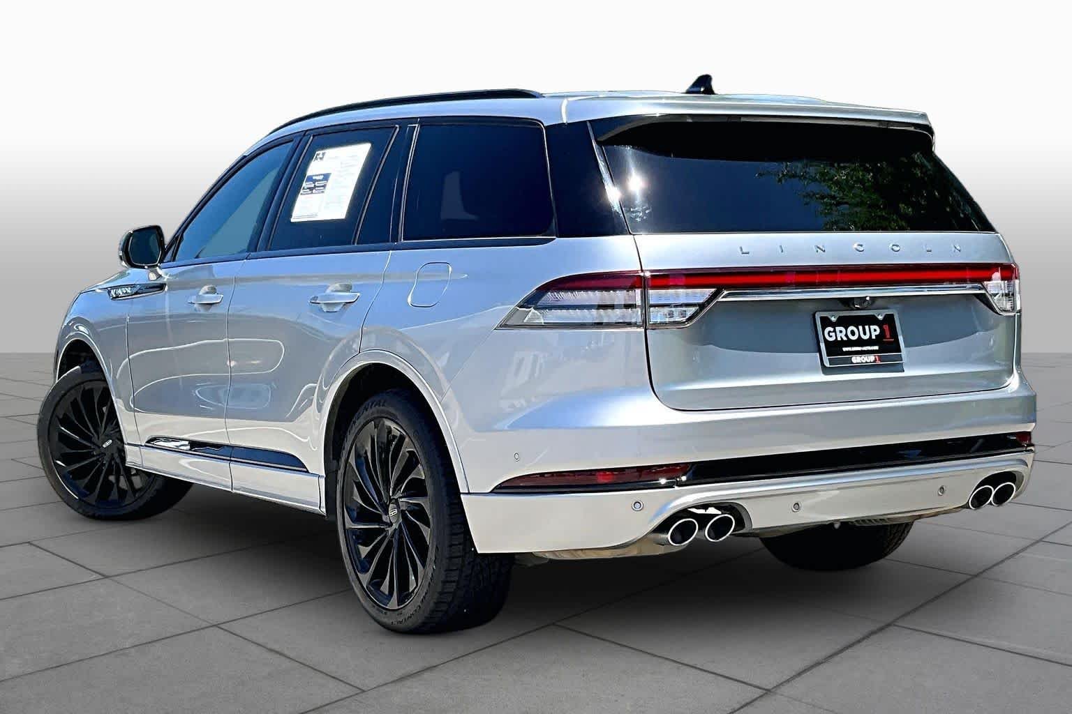 Used 2023 Silver Radiance Metallic Clearcoat Lincoln Reserve image 11