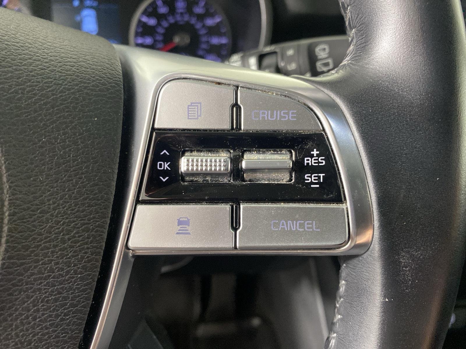 Used 2020 Snow White Pearl Kia  image 16