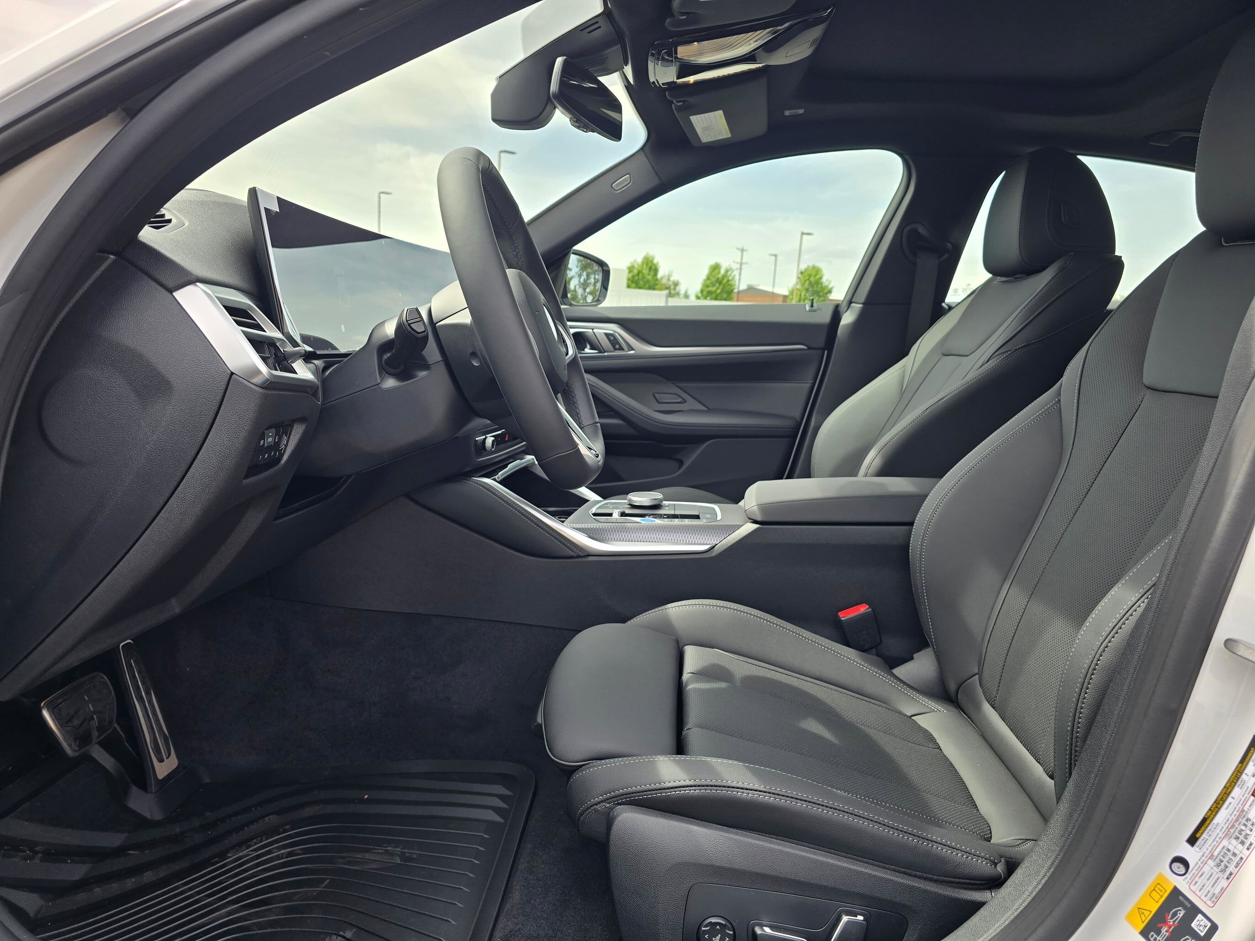 New 2026 Mineral White Metallic BMW xDrive40 image 11