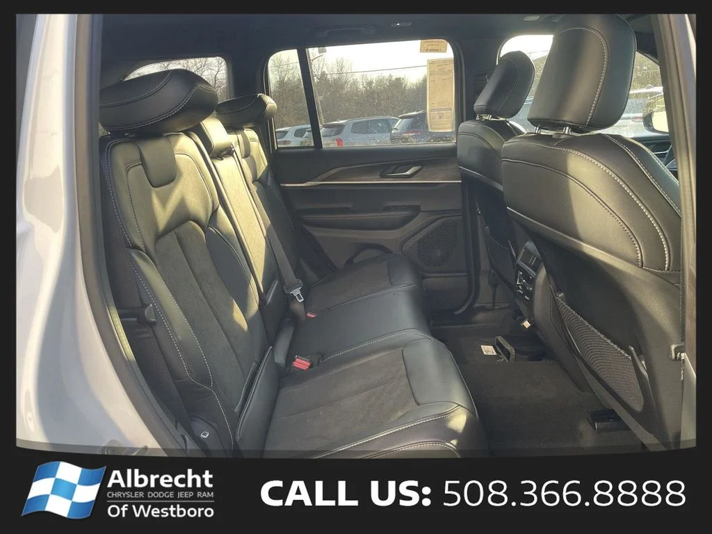 New 2026 Bright White Clear-Coat Exterior Paint Jeep Altitude image 14