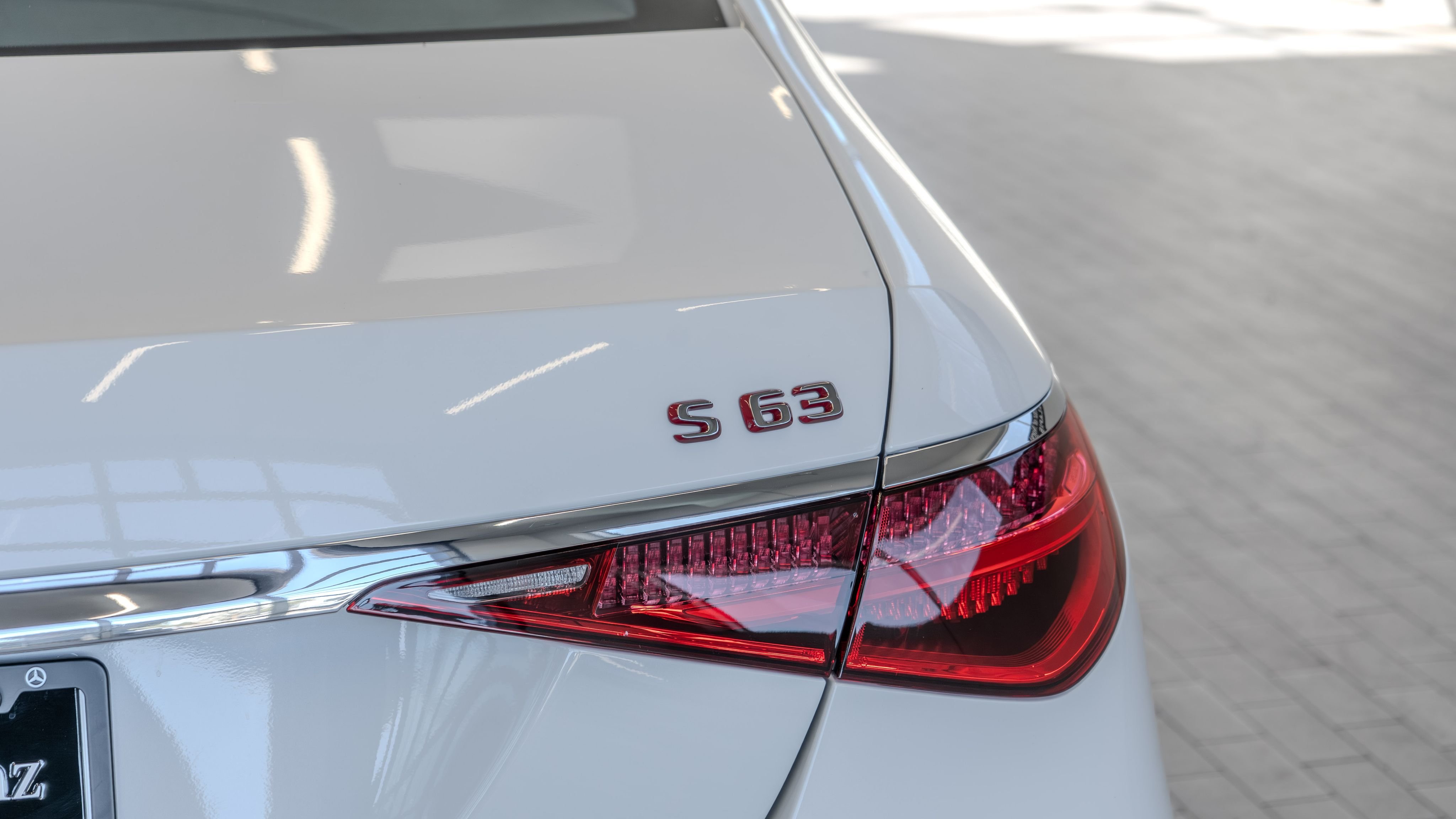 New 2026 MANUFAKTUR Moonlight White Metallic Mercedes-Benz S 63 E AMG® image 24