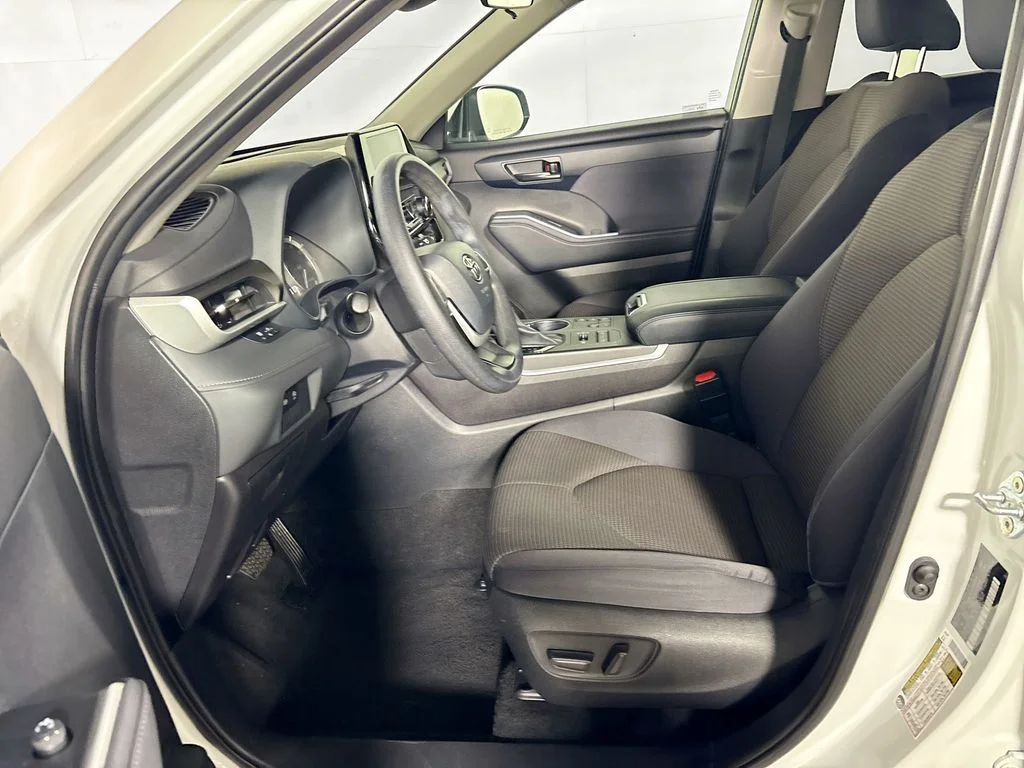 Used 2023 Beige Toyota L image 11