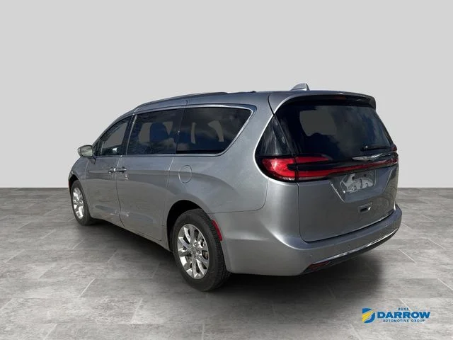 Used 2021 Silver Chrysler Touring L image 5