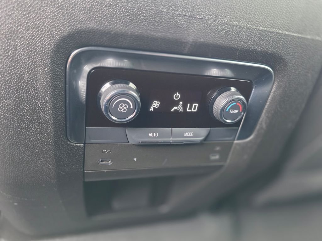 2025 Chevrolet Suburban Z71 - Photo 20
