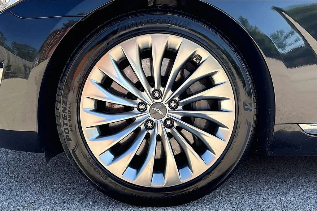 Used 2018 Black Genesis 3.3T Premium image 9
