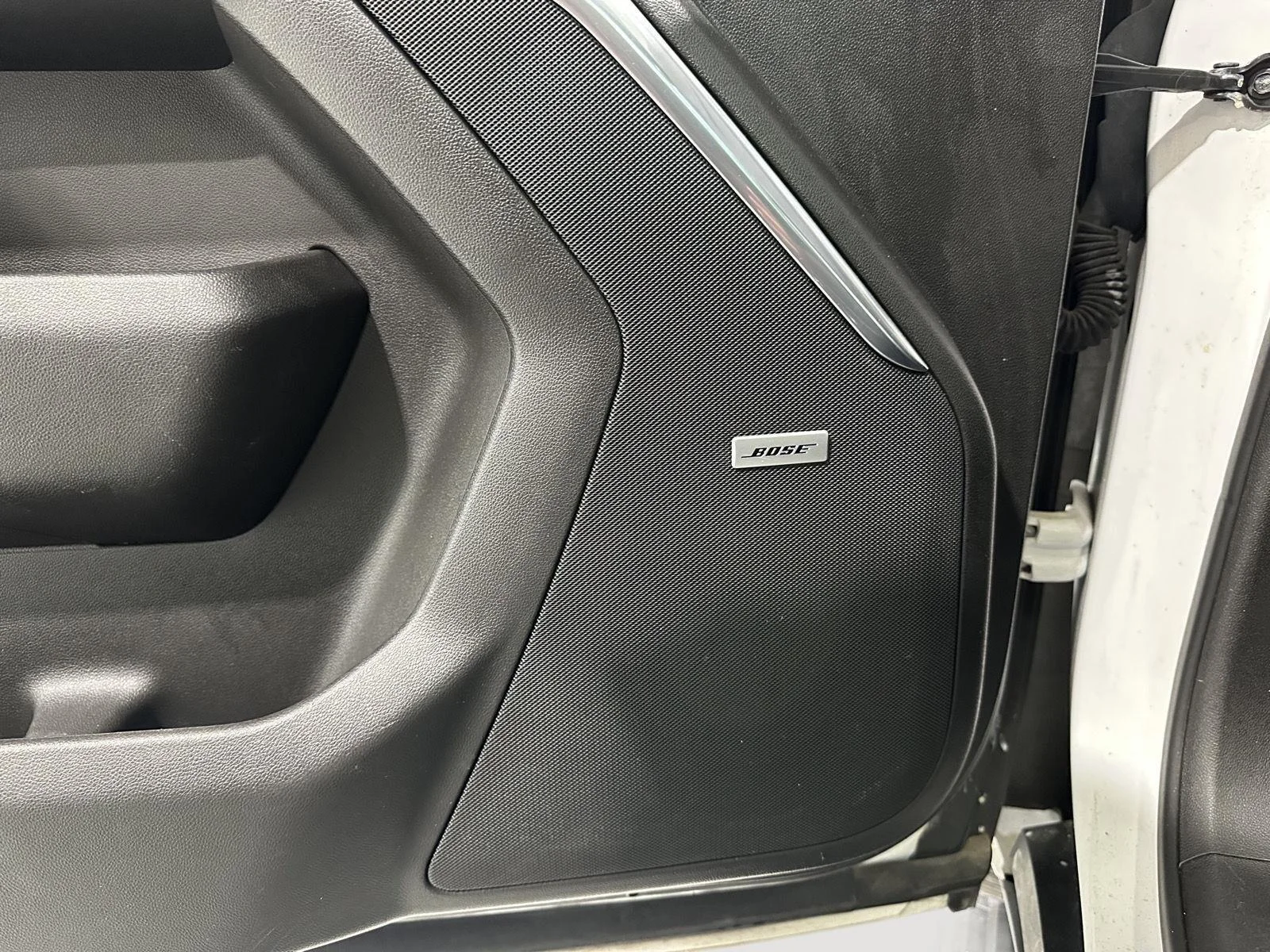 Used 2021 Summit White GMC Denali image 23