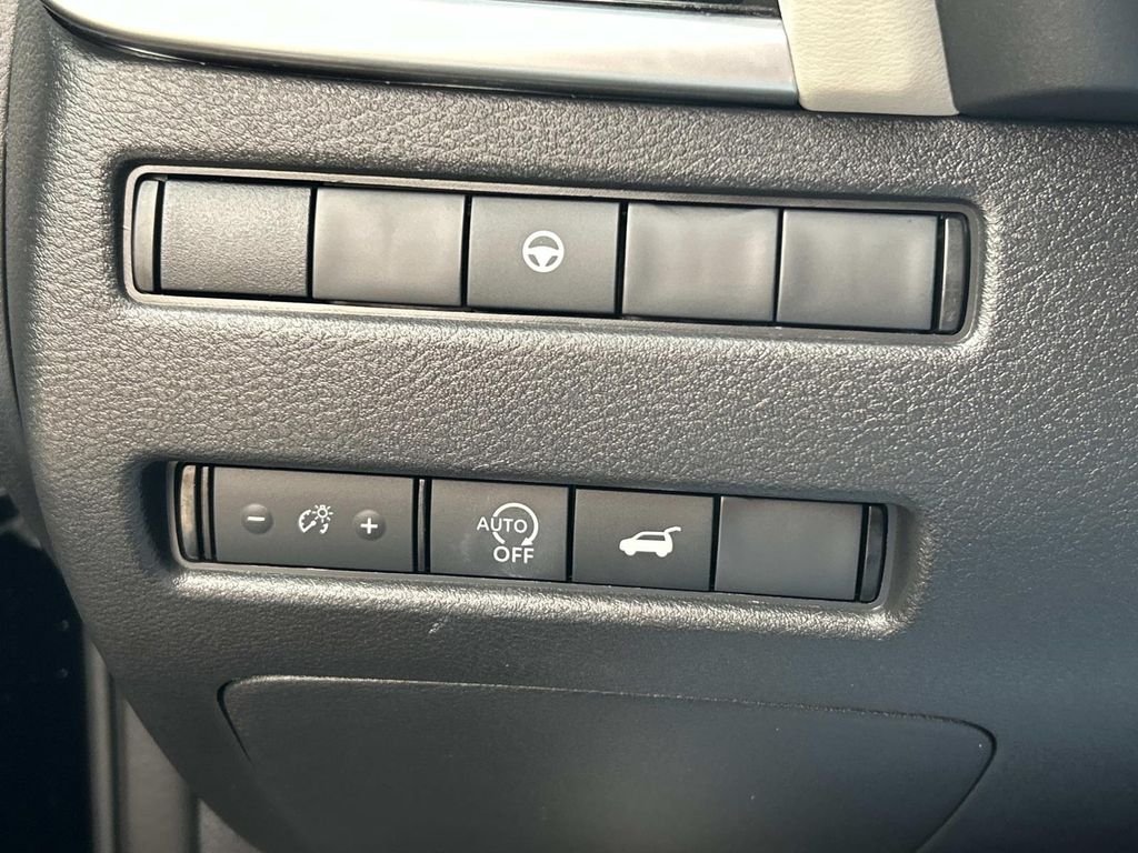 Used 2023 Black Nissan SL image 19