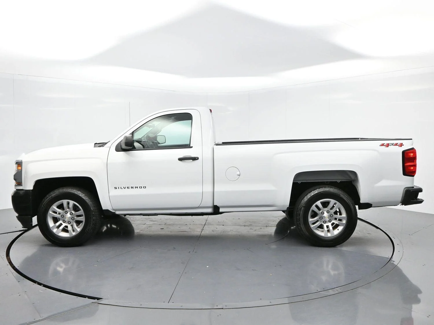 Used 2018 SUMMIT WHITE Chevrolet Work Truck image 4