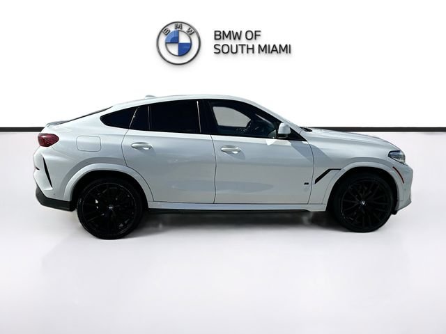 Used 2021 White BMW xDrive40i image 8