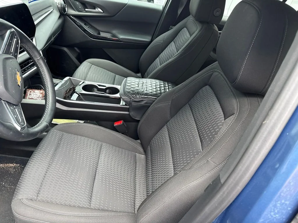 Used 2025 Lakeshore Blue Chevrolet LT image 7