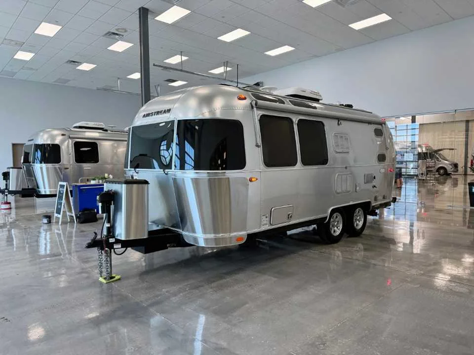 Used 2021 SILVER AIRSTREAM  image 5