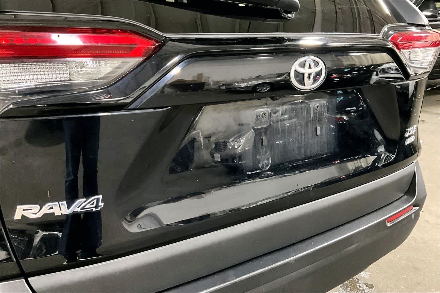 Used 2019 Midnight Black Metallic Toyota XLE image 31