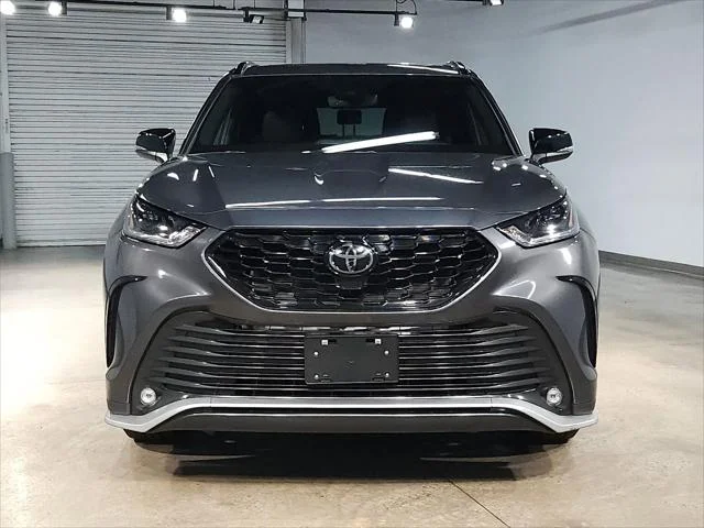Certified Used 2025 MAGNETIC GRAY MET. Toyota  image 2