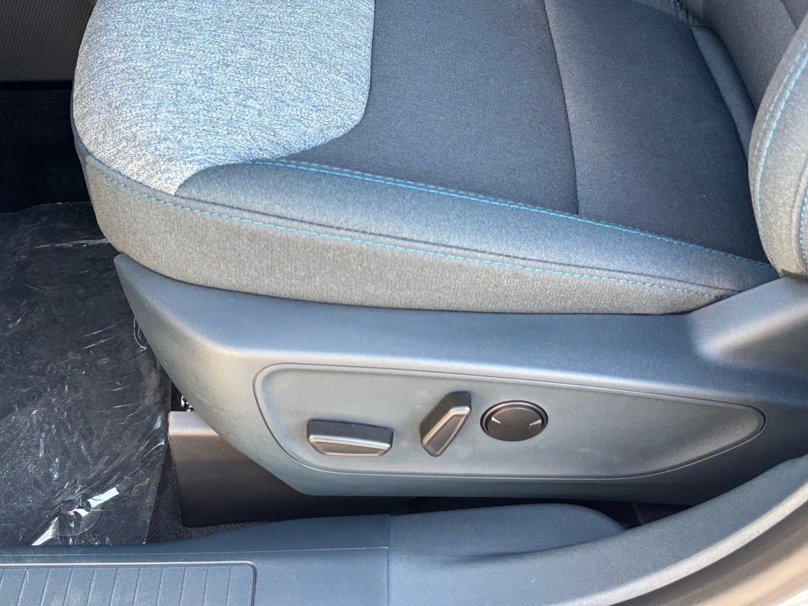 New 2026 Space White Metallic Ford XLT image 10