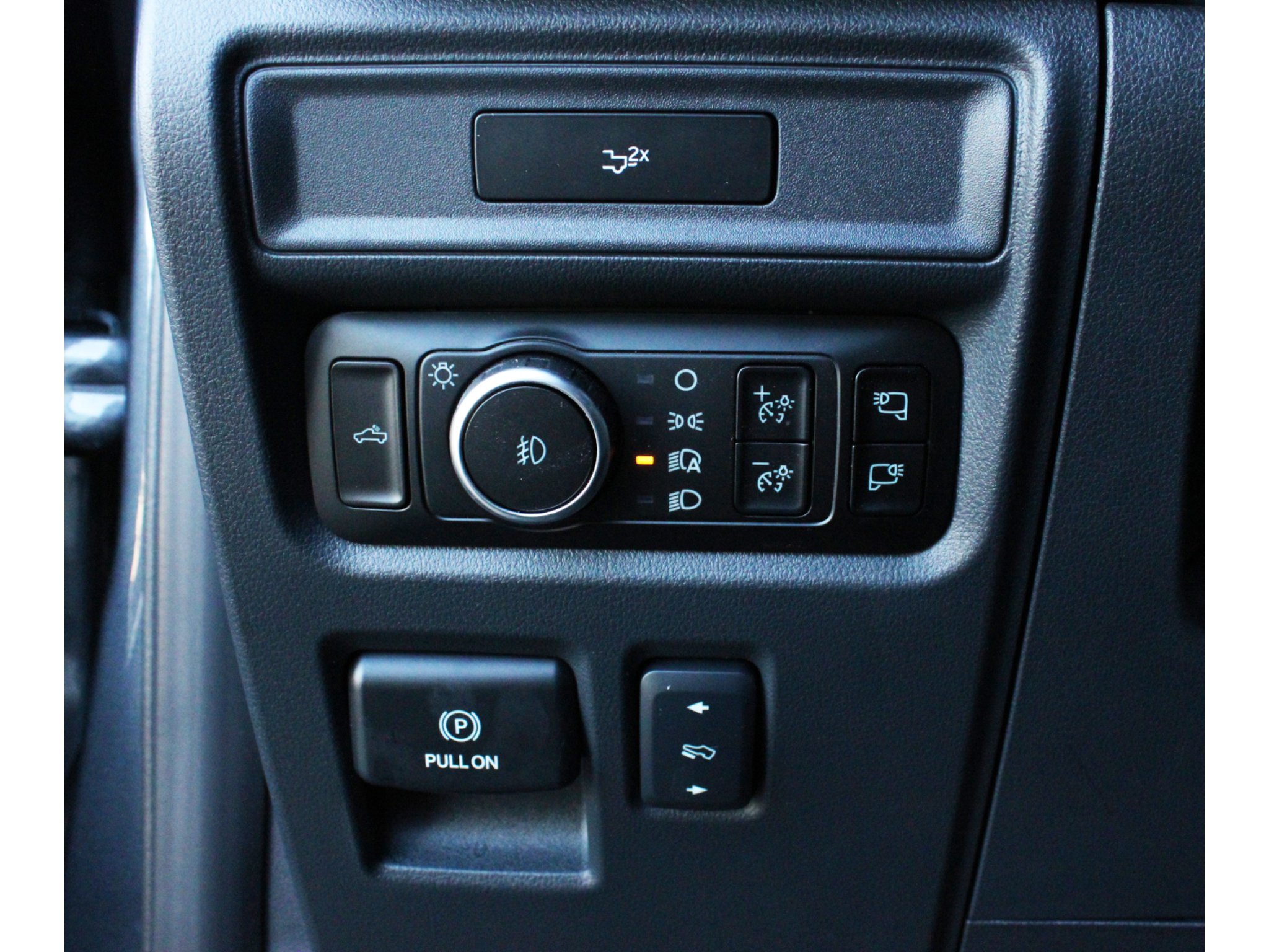 New 2026 Carbonized Gray Metallic Ford LARIAT image 5
